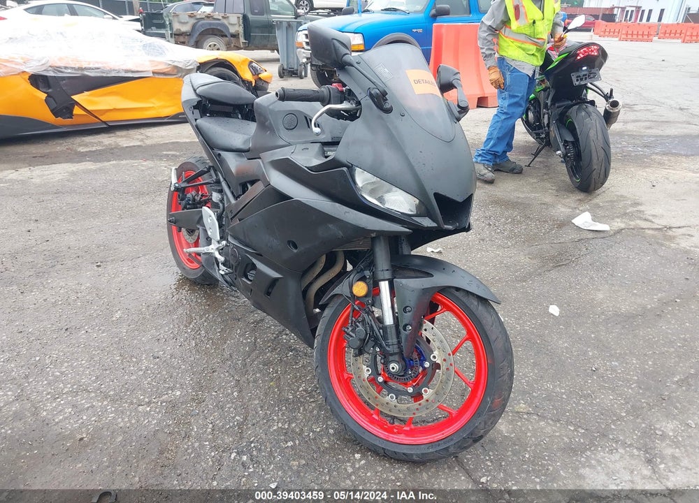 2022 YAMAHA YZFR3 A VIN: MH3RH18YXNK009110