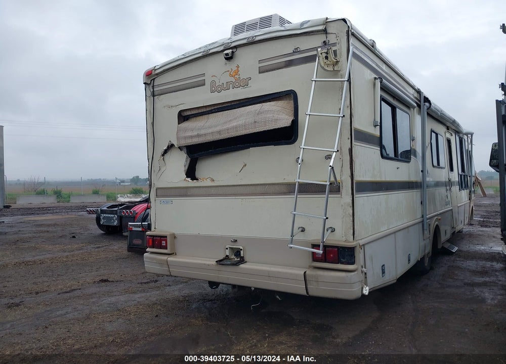 1997 BOUNDER 35'U WB VIN: 3FCMF53GXVJA15911