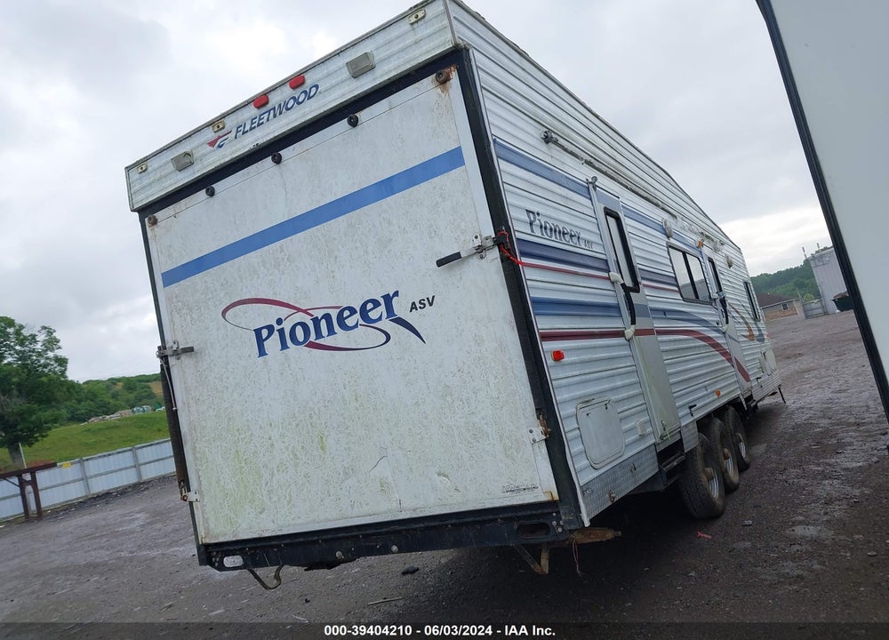 2005 FLEETWOOD PIONEER VIN: 1EB7F313X56008715