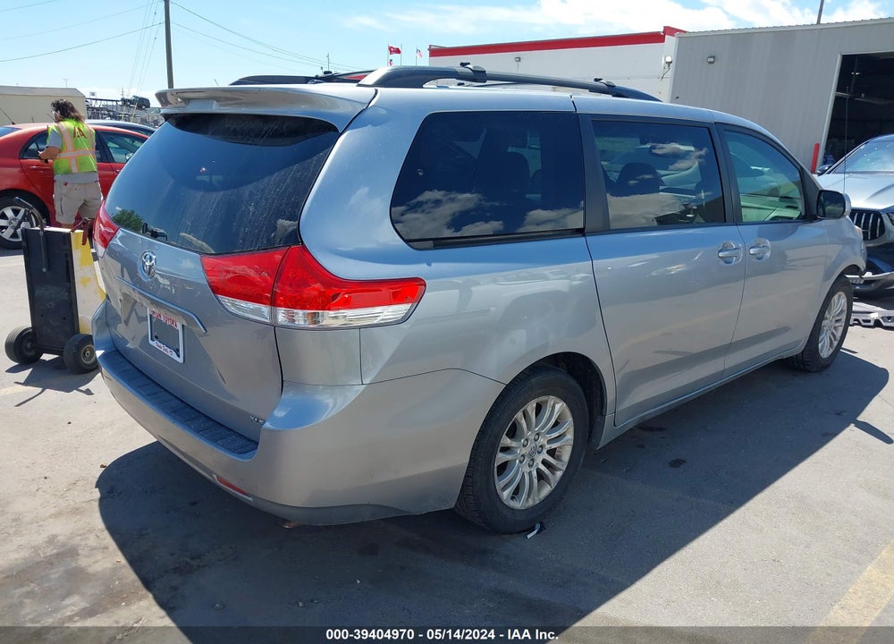 2013 TOYOTA SIENNA XLE V6 8 PASSENGER VIN: 5TDYK3DC2DS301696
