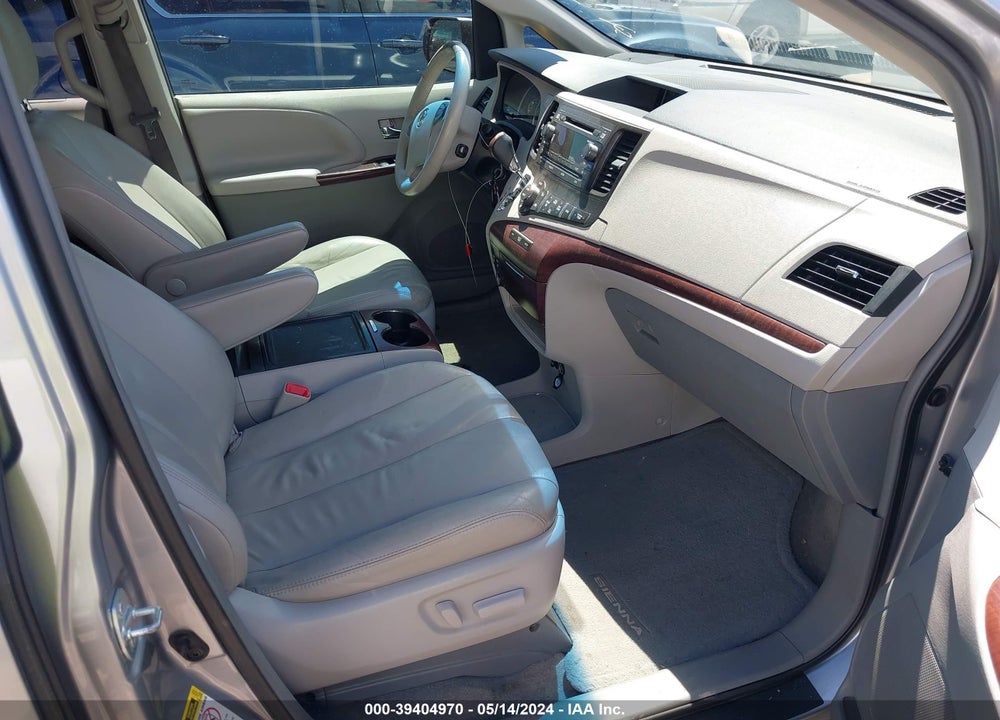 2013 TOYOTA SIENNA XLE V6 8 PASSENGER VIN: 5TDYK3DC2DS301696
