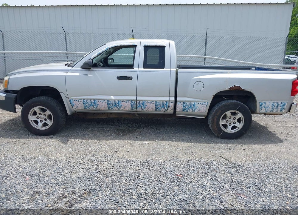 2005 DODGE DAKOTA SLT VIN: 1D7HW42NX5S136980