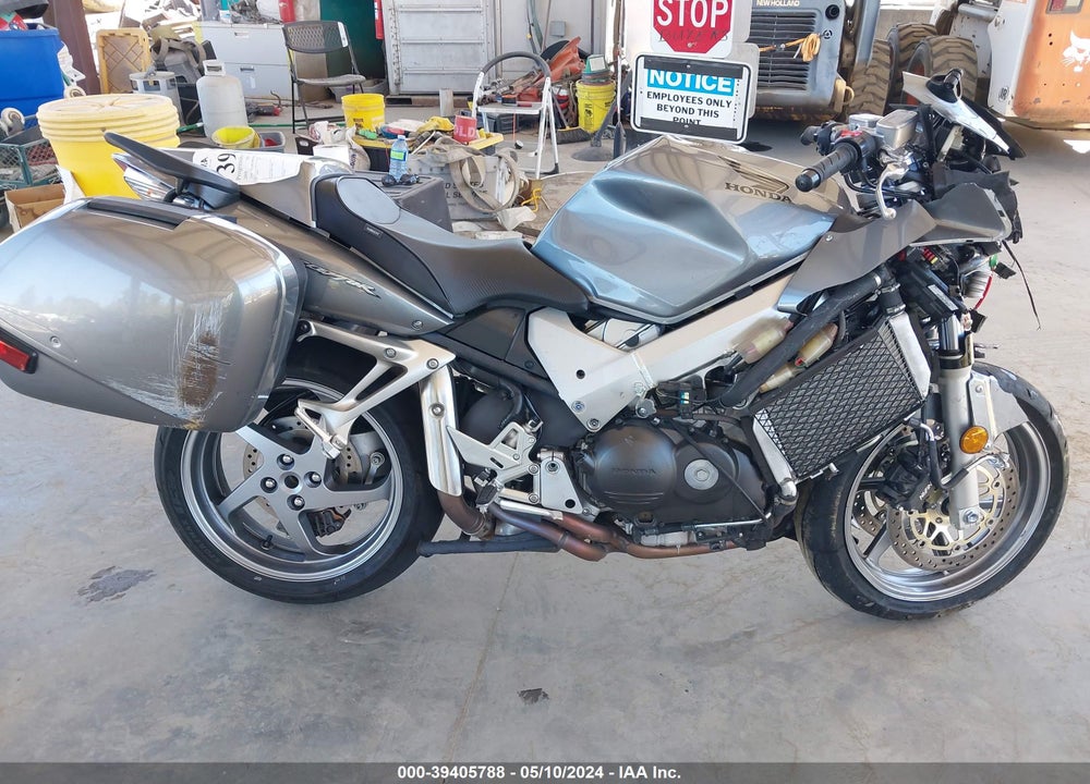 2008 HONDA VFR800 VIN: JH2RC46038M000079