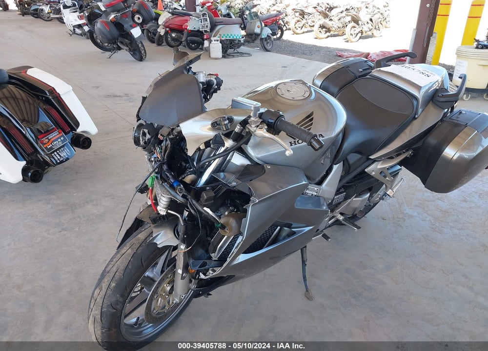 2008 HONDA VFR800 VIN: JH2RC46038M000079