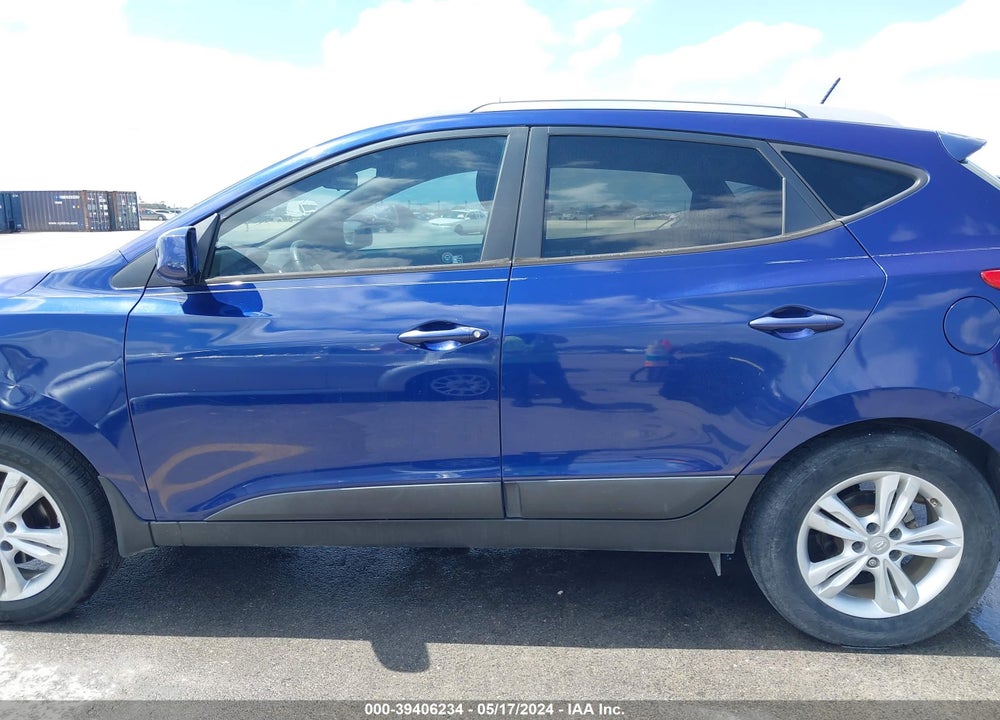 2011 HYUNDAI TUCSON GLS VIN: KM8JU3AC6BU300958