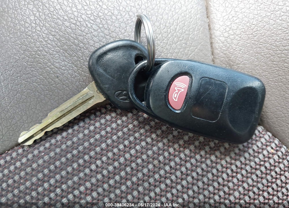 2011 HYUNDAI TUCSON GLS VIN: KM8JU3AC6BU300958