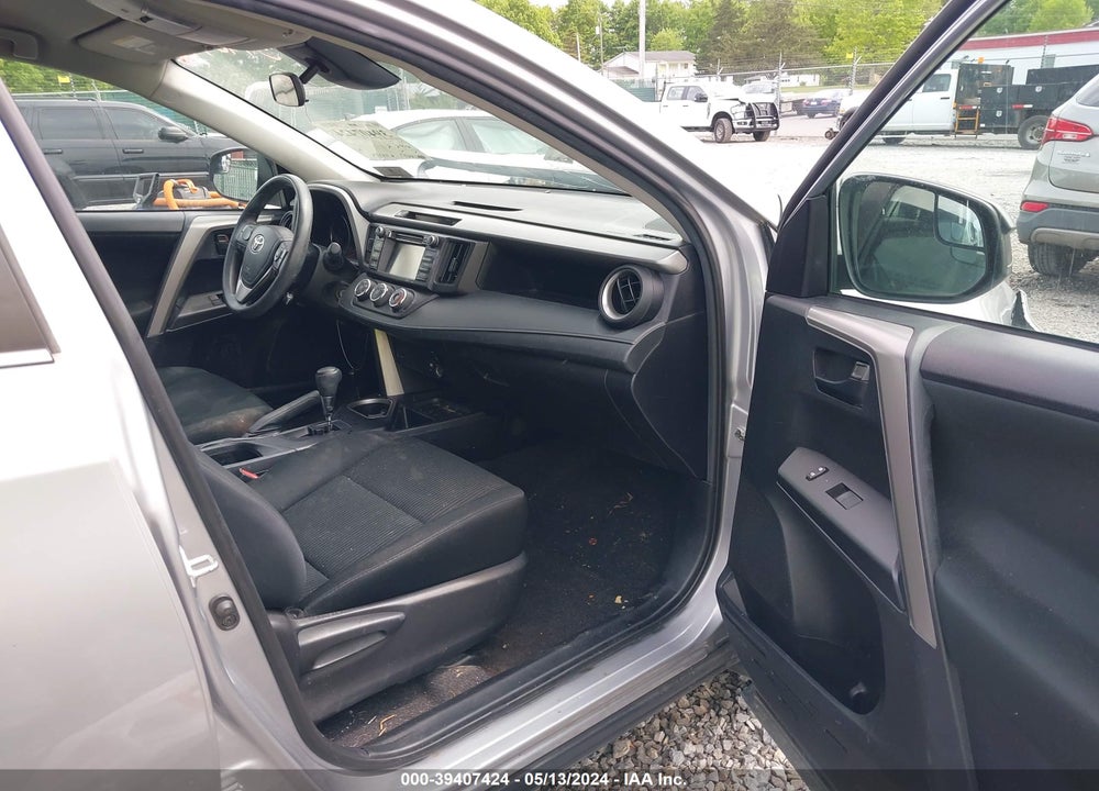 2018 TOYOTA RAV4 LE VIN: 2T3BFREVXJW737431