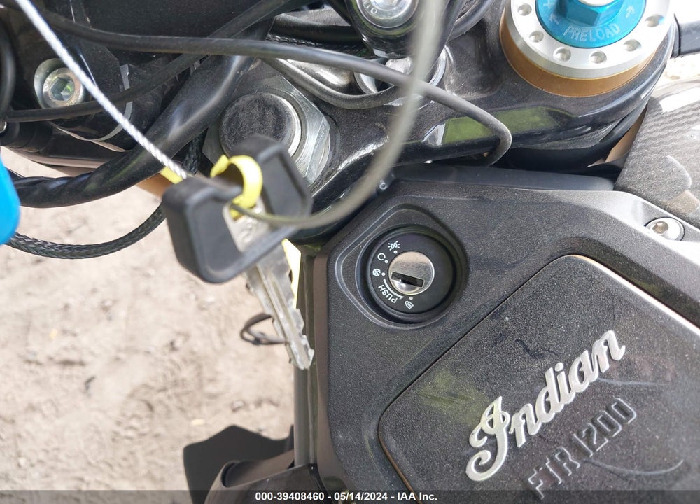 2023 INDIAN MOTORCYCLE CO. FTR R CARBON VIN: 56KRZR221P3009129
