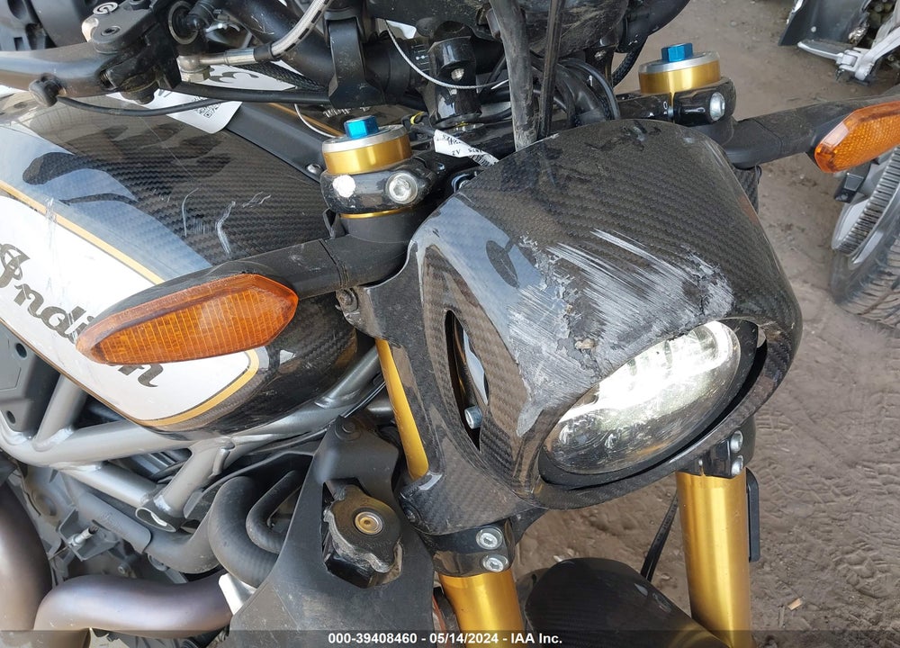 2023 INDIAN MOTORCYCLE CO. FTR R CARBON VIN: 56KRZR221P3009129