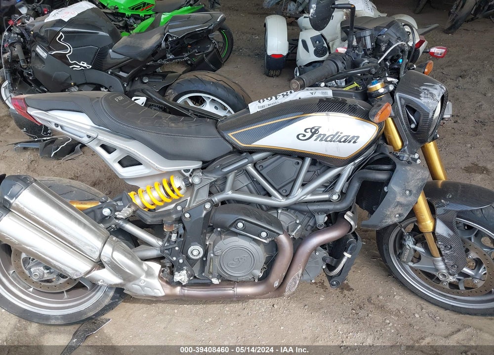 2023 INDIAN MOTORCYCLE CO. FTR R CARBON VIN: 56KRZR221P3009129