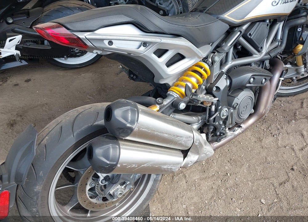 2023 INDIAN MOTORCYCLE CO. FTR R CARBON VIN: 56KRZR221P3009129