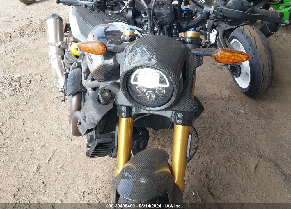 2023 INDIAN MOTORCYCLE CO. FTR R CARBON VIN: 56KRZR221P3009129