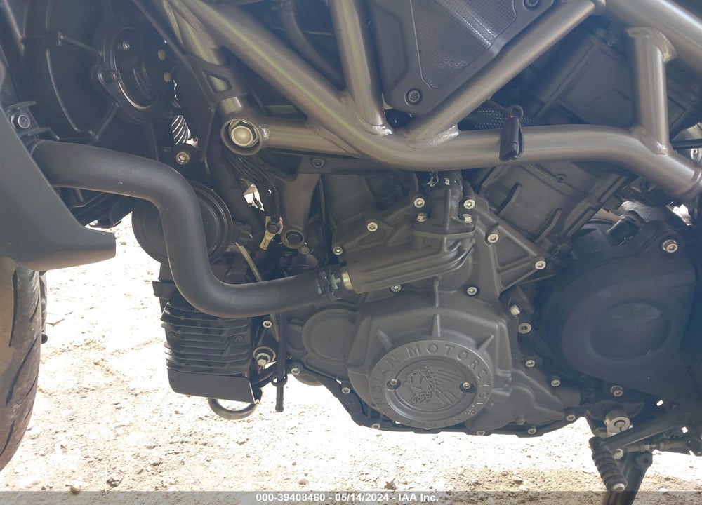 2023 INDIAN MOTORCYCLE CO. FTR R CARBON VIN: 56KRZR221P3009129