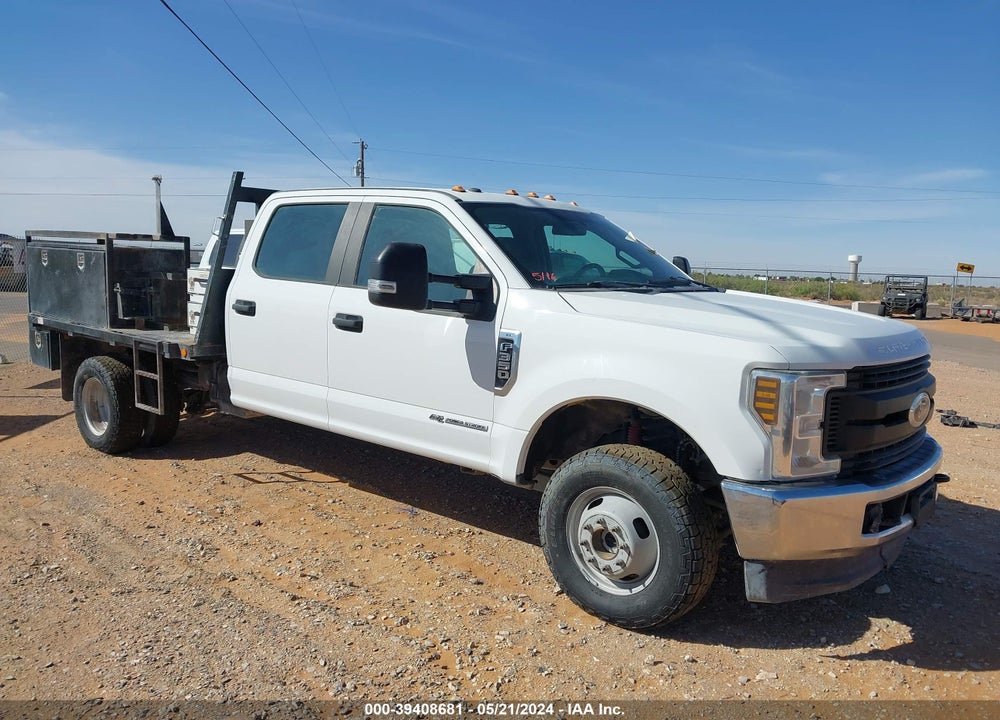 2019 FORD F-350 CHASSIS XL VIN: 1FD8W3HT2KEF89524