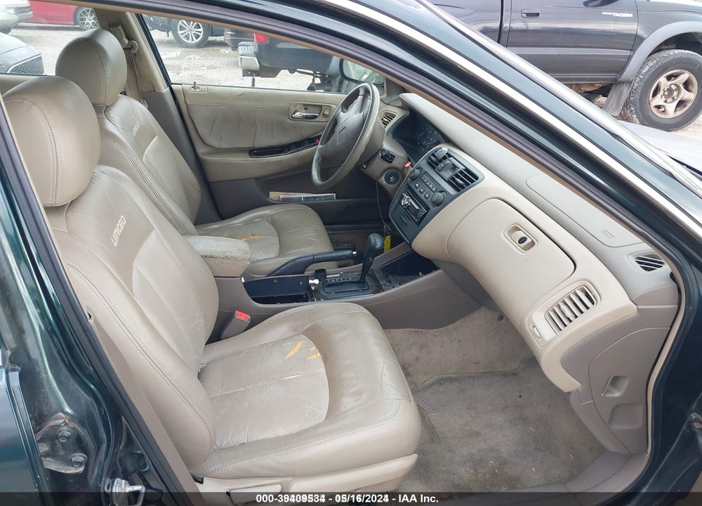 2000 HONDA ACCORD 2.3 SE VIN: 1HGCG5678YA105984
