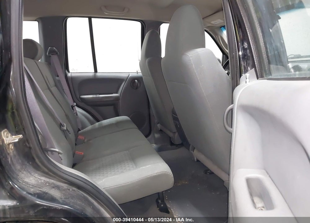 2005 JEEP LIBERTY VIN: 1J4GL48KX5W534656