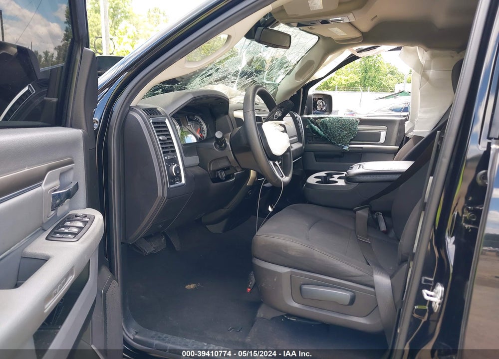 2019 RAM 1500 CLASSIC WARLOCK QUAD CAB 4X2 6'4 BOX VIN: 1C6RR6GG8KS618619