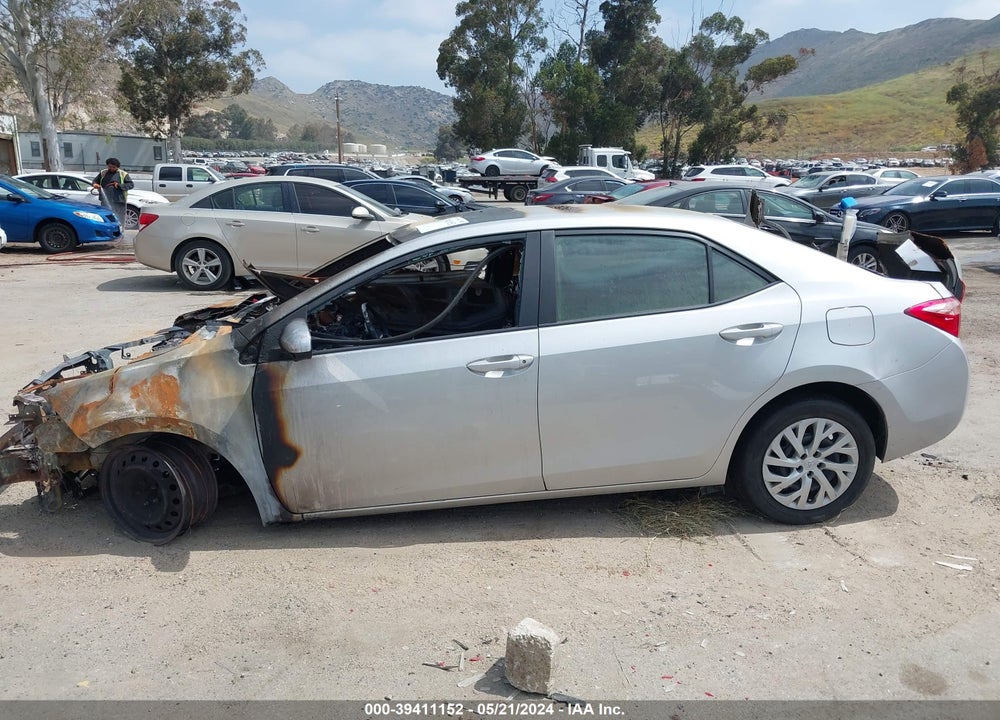 2018 TOYOTA COROLLA LE VIN: 5YFBURHE5JP835696
