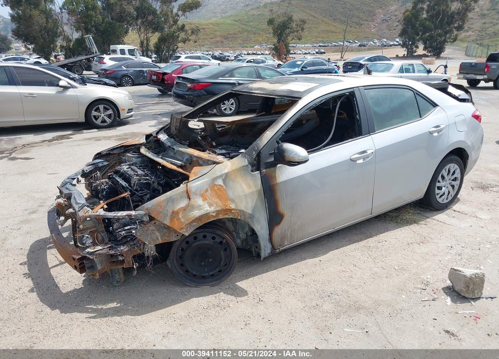 2018 TOYOTA COROLLA LE VIN: 5YFBURHE5JP835696
