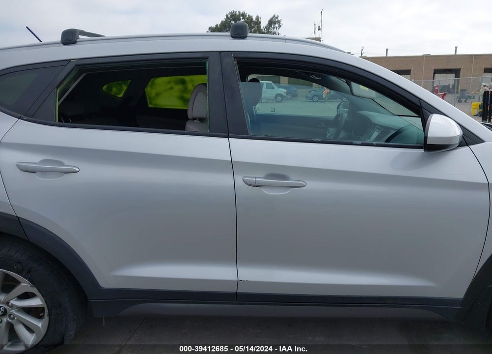 2016 HYUNDAI TUCSON SE VIN: KM8J33A4XGU238788