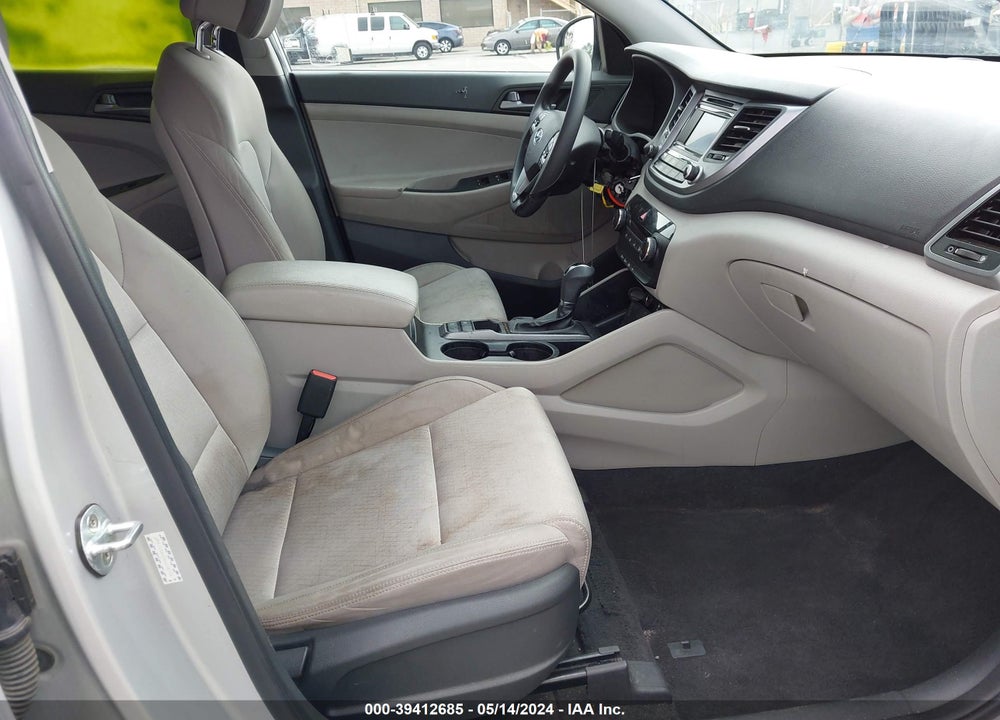 2016 HYUNDAI TUCSON SE VIN: KM8J33A4XGU238788
