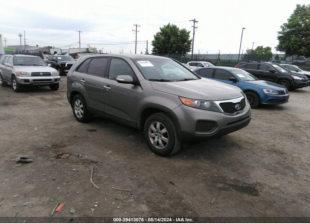 2013 KIA SORENTO LX VIN: 5XYKT3A1XDG366587