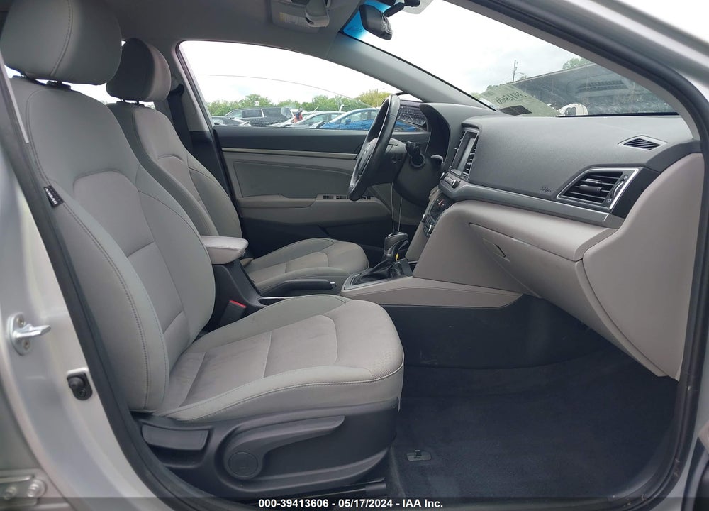 2017 HYUNDAI ELANTRA SE VIN: 5NPD84LF6HH064429