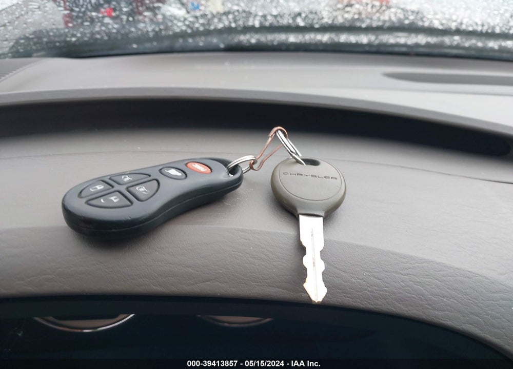2002 CHRYSLER TOWN & COUNTRY VIN: 2C8GP64L52R578717