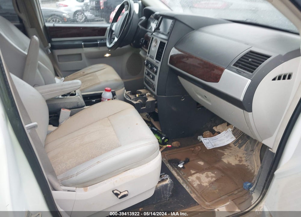 2010 CHRYSLER TOWN & COUNTRY TOURING PLUS VIN: 2A4RR8DX7AR422156