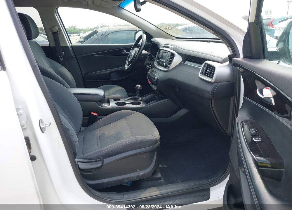 2016 KIA SORENTO VIN: 5XYPG4A3XGG121214