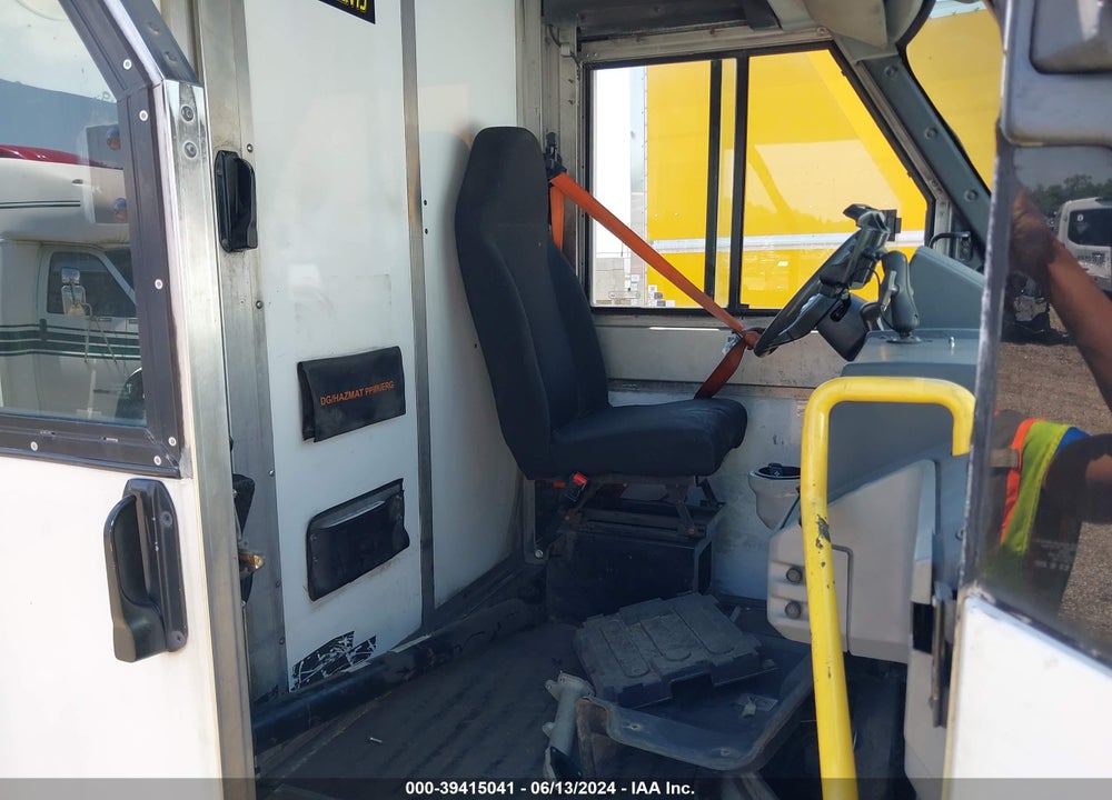 2013 ISUZU COMMERCIAL VAN VIN: JALB4T172D7W00153