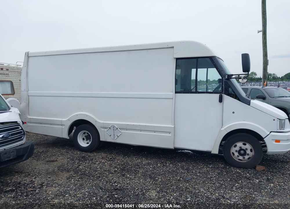 2013 ISUZU COMMERCIAL VAN VIN: JALB4T172D7W00153