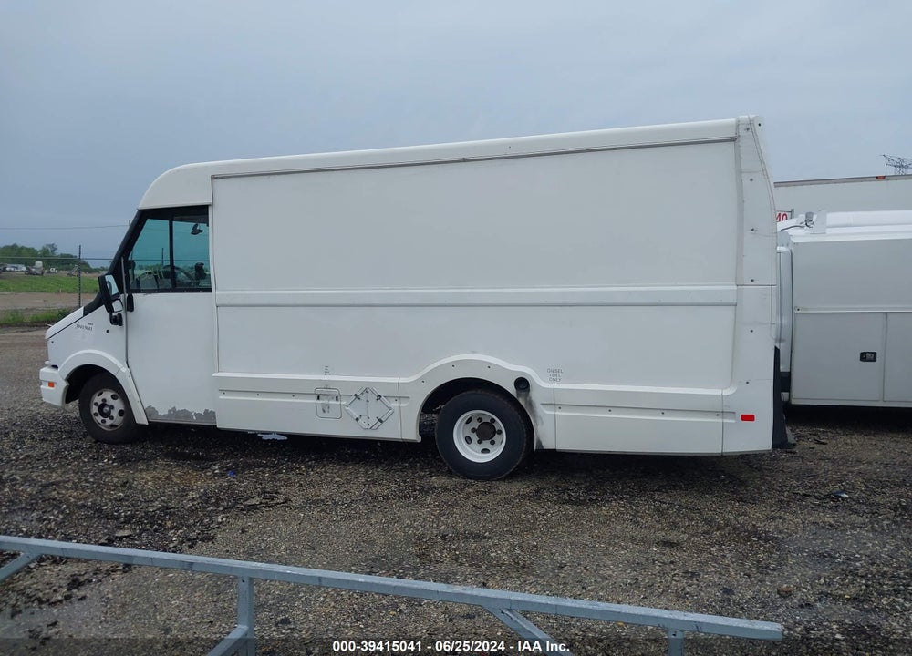 2013 ISUZU COMMERCIAL VAN VIN: JALB4T172D7W00153