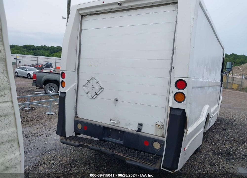 2013 ISUZU COMMERCIAL VAN VIN: JALB4T172D7W00153