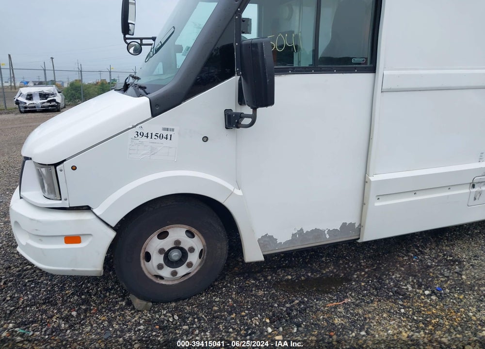 2013 ISUZU COMMERCIAL VAN VIN: JALB4T172D7W00153