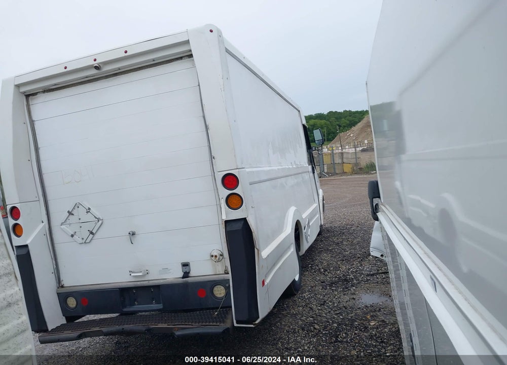 2013 ISUZU COMMERCIAL VAN VIN: JALB4T172D7W00153