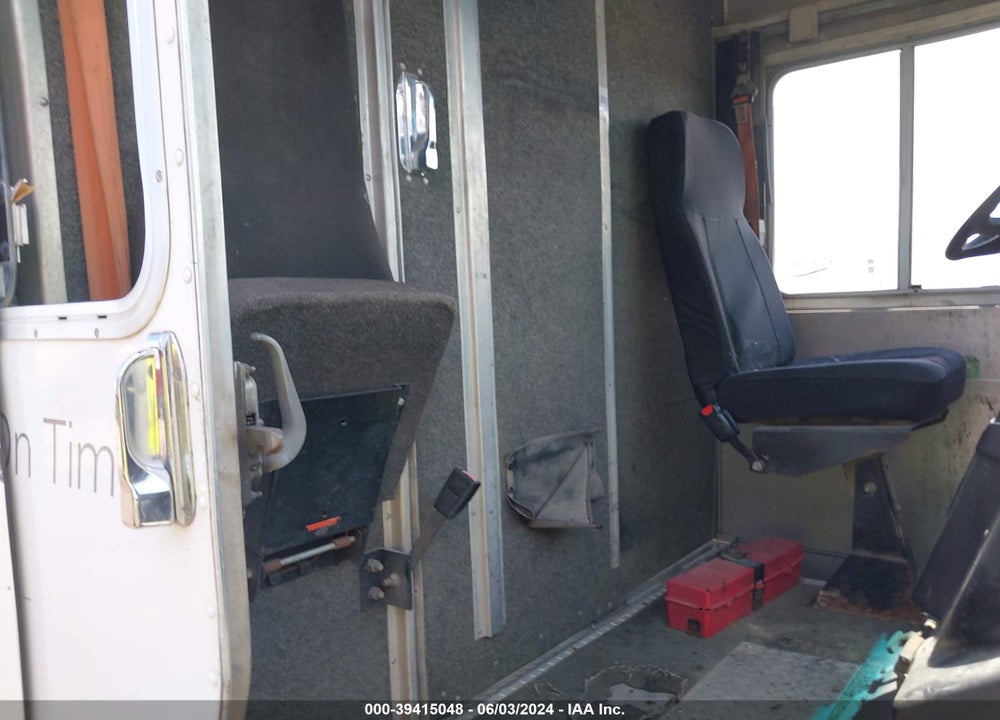 2006 FREIGHTLINER CHASSIS M LINE WALK-IN VAN VIN: 4UZAANBW56CW07109
