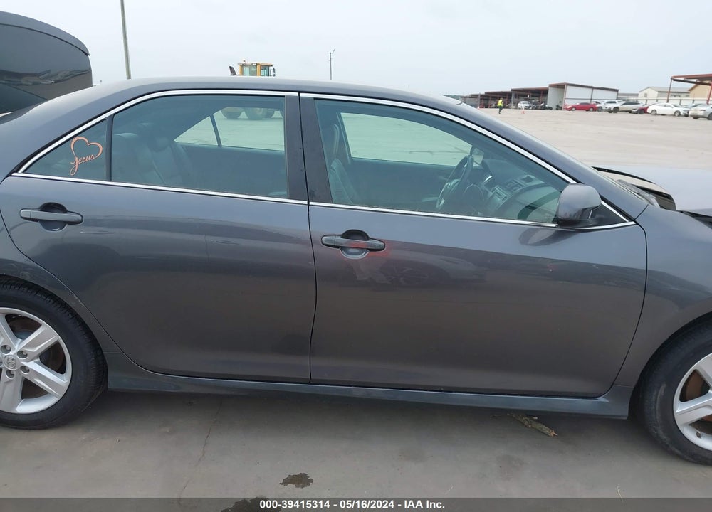 2014 TOYOTA CAMRY SE VIN: 4T1BF1FK2EU464263