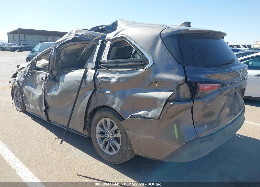 2021 TOYOTA SIENNA LE VIN: 5TDKRKEC8MS004376