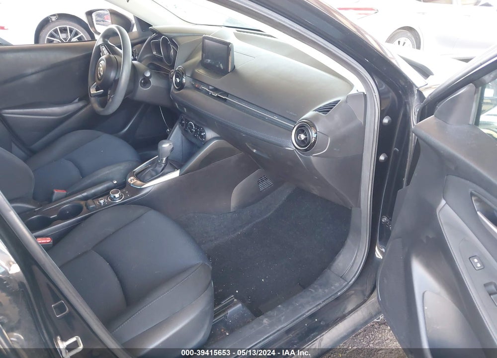 2019 TOYOTA YARIS LE VIN: 3MYDLBYV4KY517980