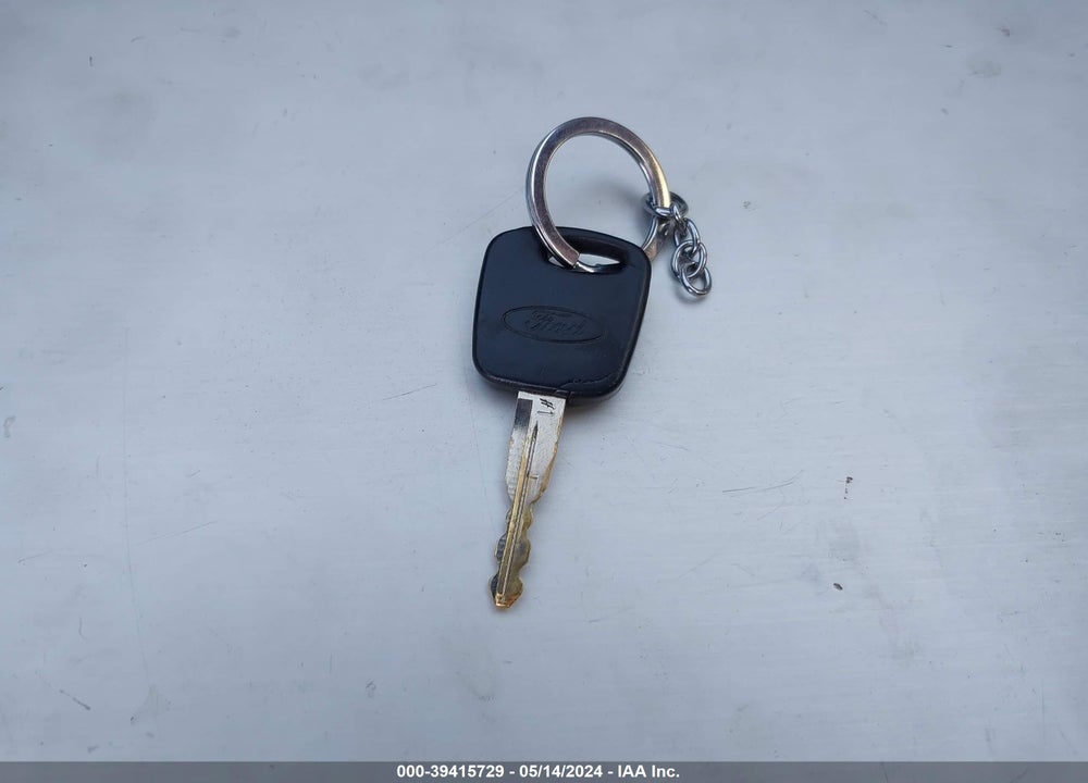 2005 FORD FOCUS ZXW VIN: 1FAFP36NX5W158141