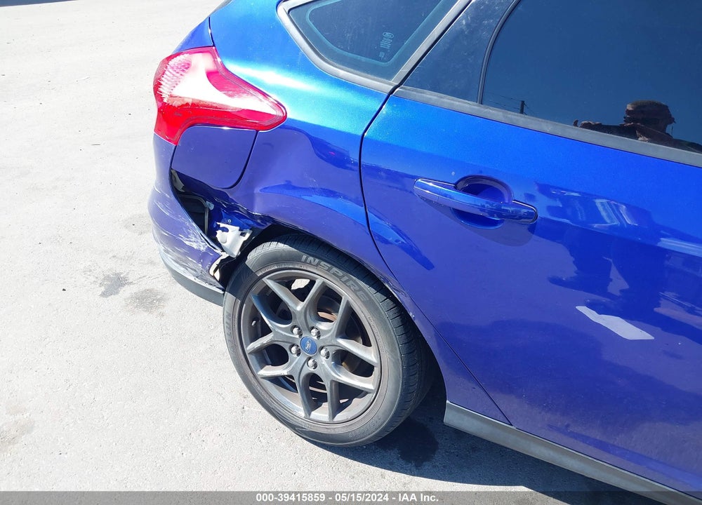 2015 FORD FOCUS SE VIN: 1FADP3K23FL364777