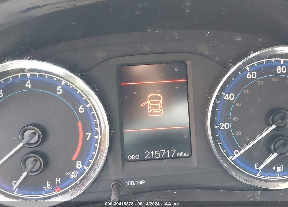2018 TOYOTA COROLLA LE VIN: 2T1BURHE2JC018573