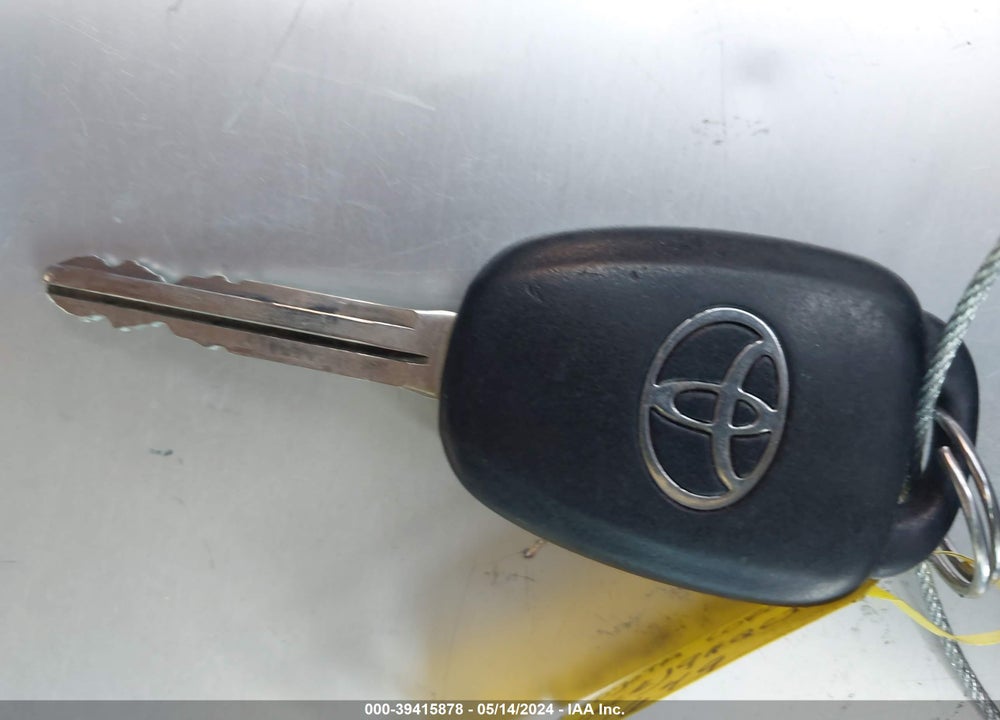2018 TOYOTA COROLLA LE VIN: 2T1BURHE2JC018573