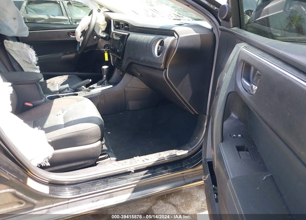 2018 TOYOTA COROLLA LE VIN: 2T1BURHE2JC018573