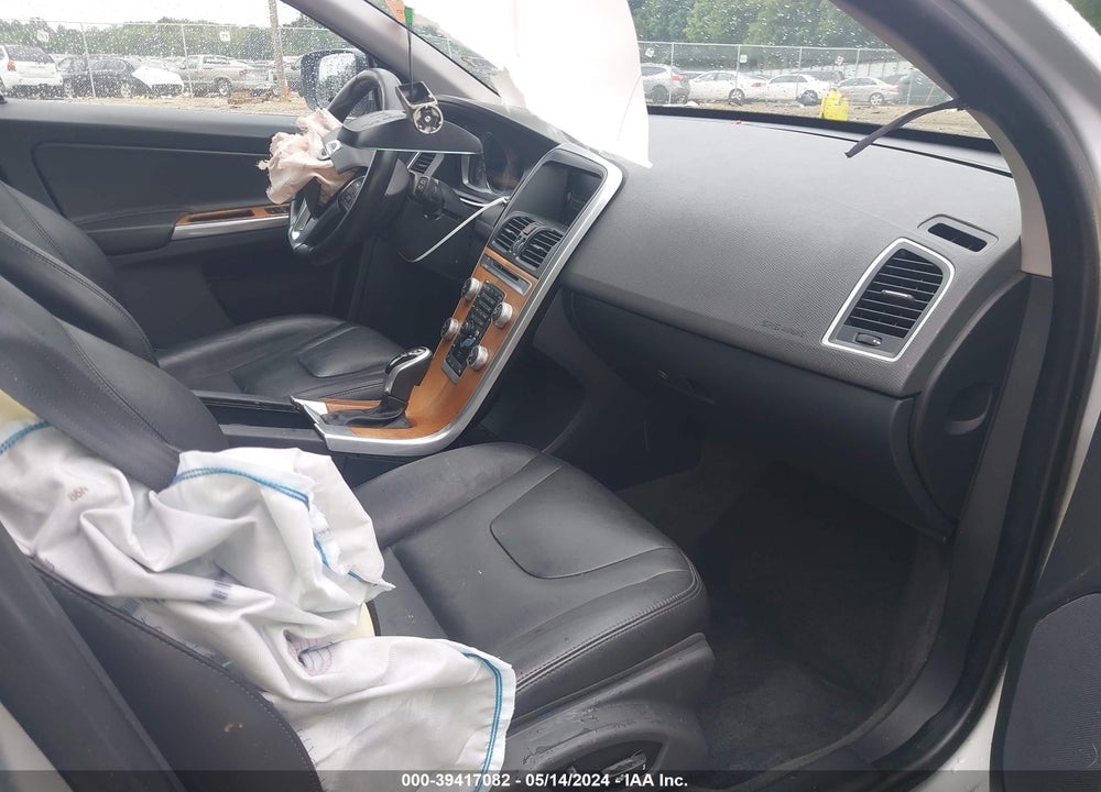 2017 VOLVO XC60 T5 INSCRIPTION VIN: YV440MDU8H2075029