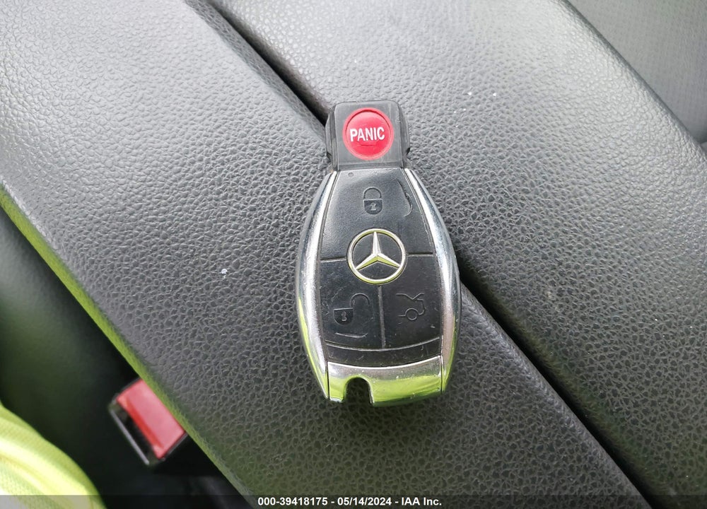 2008 MERCEDES-BENZ C 300 LUXURY/SPORT VIN: WDDGF54X98R018723