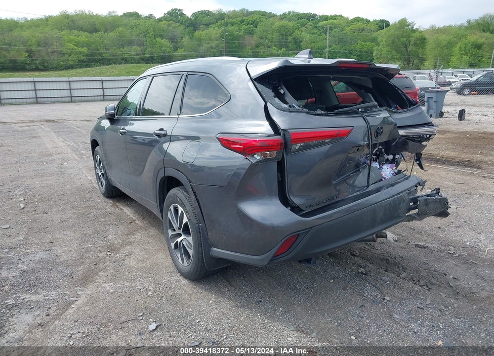 2021 TOYOTA HIGHLANDER XLE VIN: 5TDGZRBH8MS062082