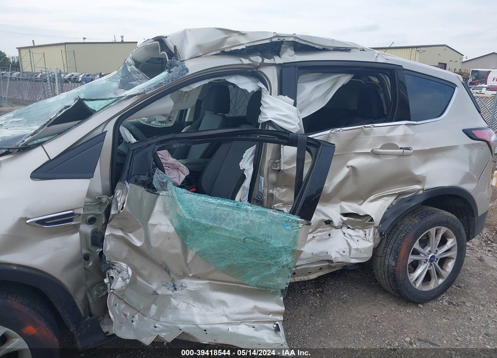 2017 FORD ESCAPE SE VIN: 1FMCU0G90HUE90185