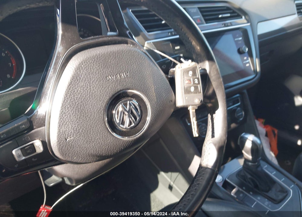 2018 VOLKSWAGEN TIGUAN 2.0T SE/2.0T SEL VIN: 3VV3B7AX8JM000551